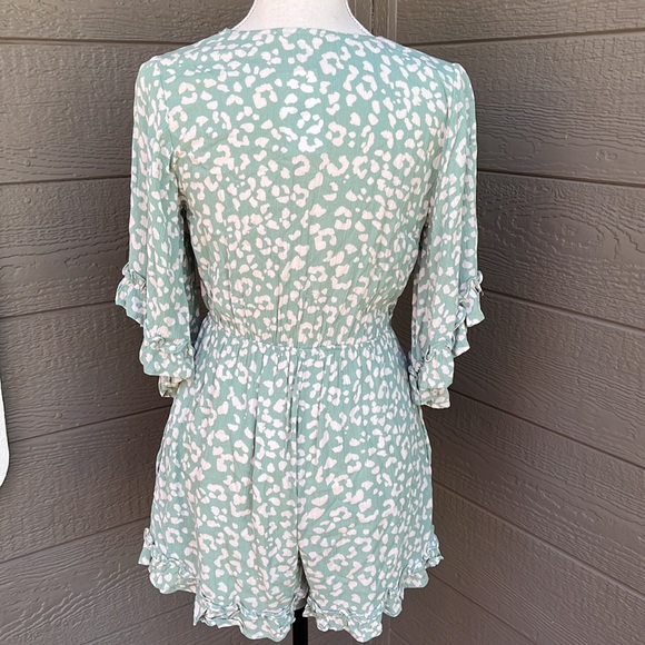 🎉Host Pick- ILLA ILLA Sage Print Jumper - Picture 3 of 6